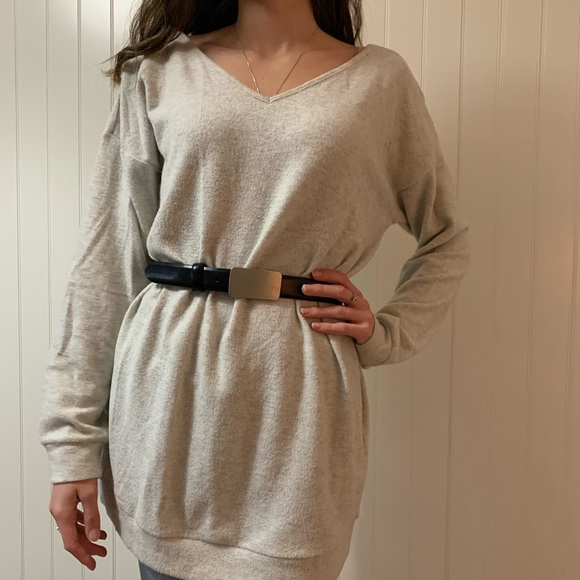 Women’s V-Neck Sweater - Picture 3 of 8